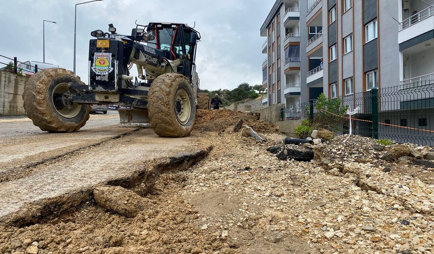 Tarsus Belediyesi Aşırı Yağışın İzlerini Hızla Siliyor
