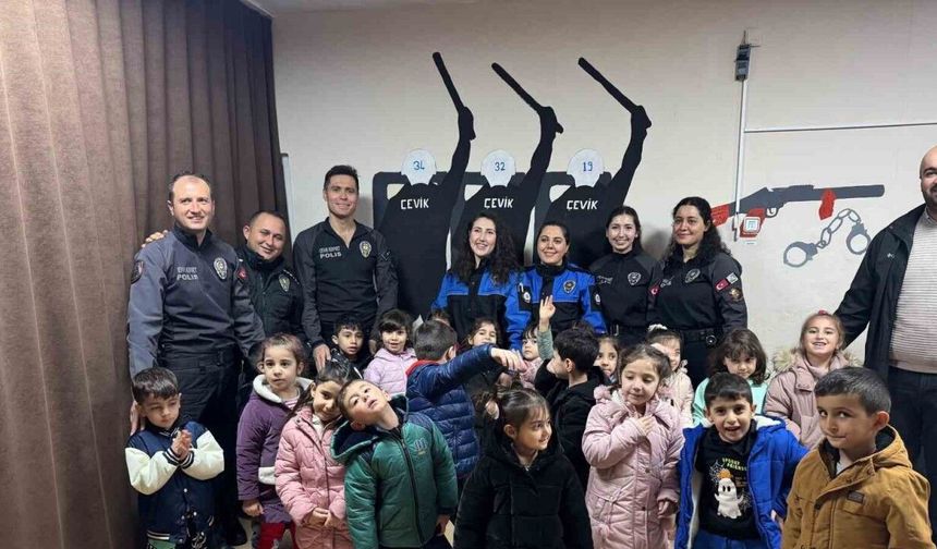 Ağrı’da öğrencilerden polis teşkilatına anlamlı ziyaret