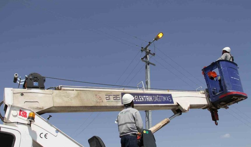 Aras Elektrik hizmet bölgesini aydınlatmaya devam ediyor