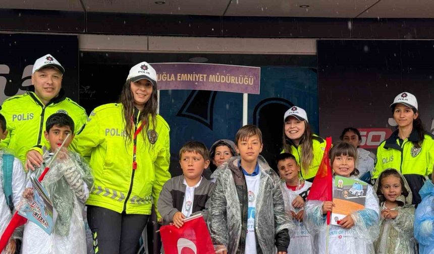 Muğla emniyetinden Kraliçe Etap’ta trafik farkındalığı etkinliği