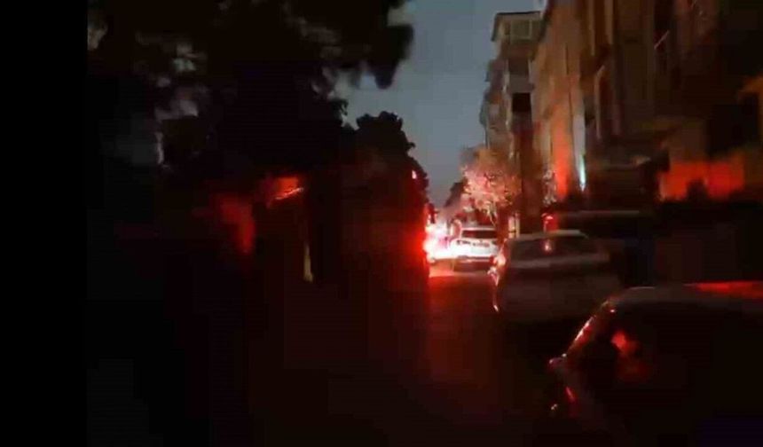 Sancaktepe’de çatı uçması elektrik kesintisine neden oldu