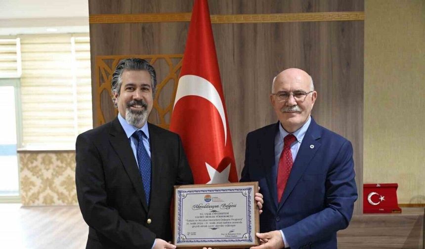 Ulubey MYO Turizm ve Seyahat Hizmetleri Programı akreditasyon belgesini aldı