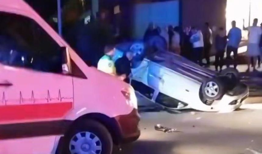 Erdemli'de İki Otomobil Çarpıştı