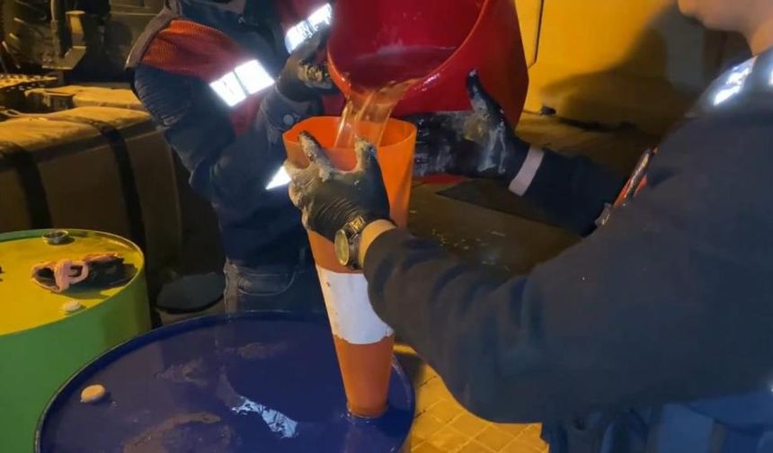Mersin'de Litrelerce sıvı uyuşturucu  geçirildi