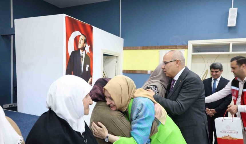 Ağrı’da Anneler Günü’ne özel anlamlı söyleşi programı düzenlendi