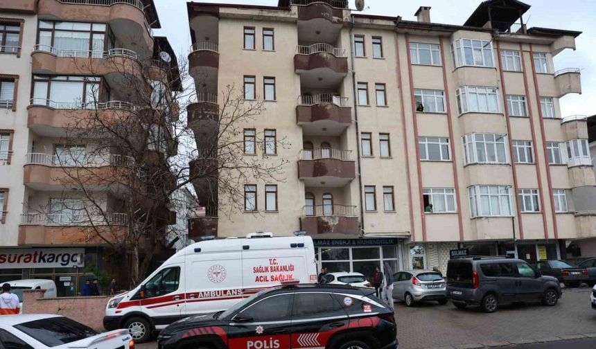 Balkondan düşen kadın hayatını kaybetti