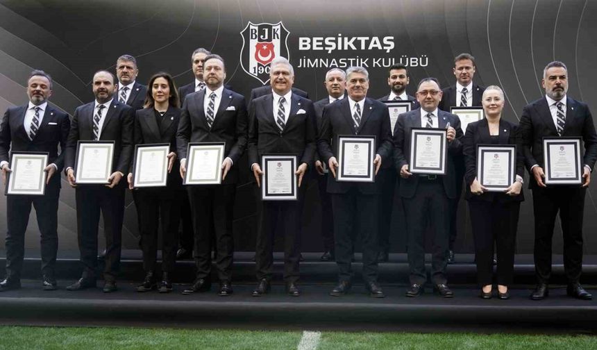 Beşiktaş’ta Başkan Serdal Adalı ve yönetimi, mazbatalarını aldı