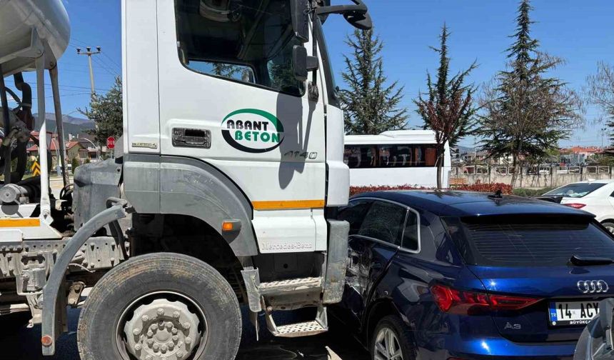 Bolu’da beton mikseri ile otomobil çarpıştı: 1 yaralı