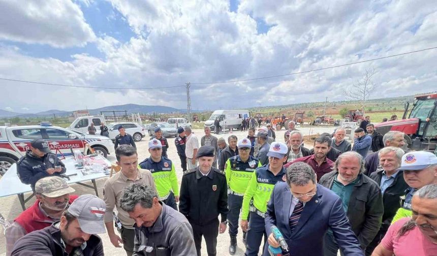 Bozkır’da çiftçilere reflektör dağıtıldı