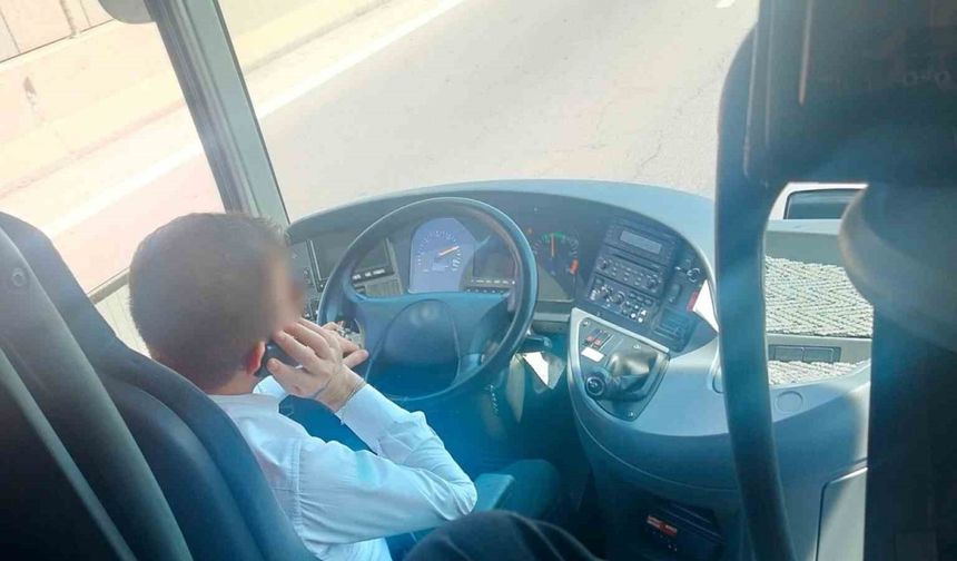 Cep telefonu ile konuşan otobüs şoförü sivil denetime takıldı