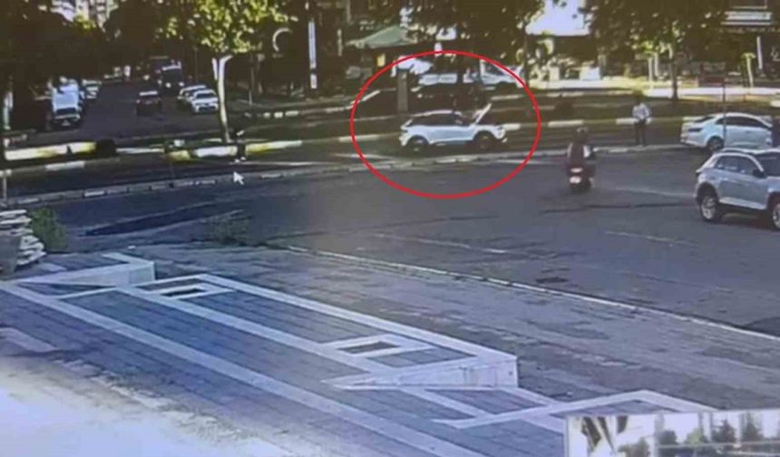 Diyarbakır’da lise öğrencisini hayattan koparan kaza güvenlik kamerasına böyle yansıdı