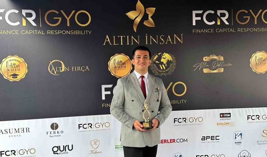 Doç. Dr. Polat’a ’Yılın Akademik Altın Kalem Ödülü’ verildi