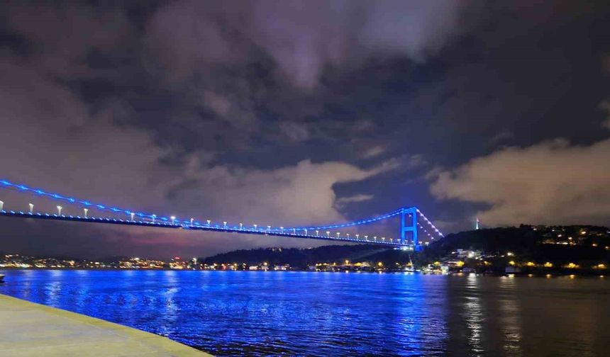 Fatih Sultan Mehmet Köprüsü, Engelliler Haftası sebebiyle ışıklandırıldı