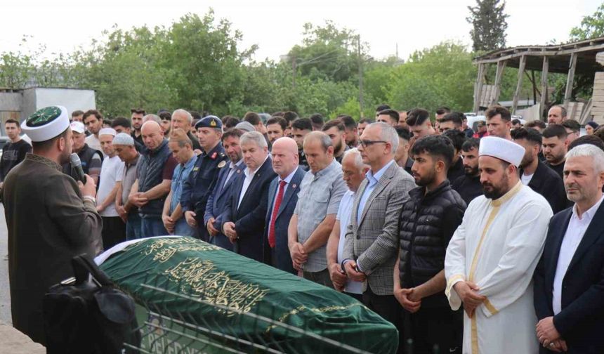Feci kazada hayatını kaybetmişti: Motosiklet tutkunu genç kadın, son yolculuğuna uğurlandı