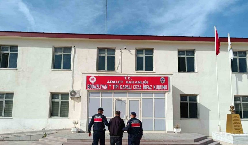 Firari hükümlü yakayı ele verdi