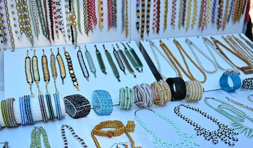 Gaziosmanpaşa’da özel öğrencilerin el emeği ürünleri panayırda sergilendi