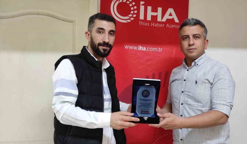 Güneşin Çocukları Spor Kulübü’nden İHA muhabirine plaket