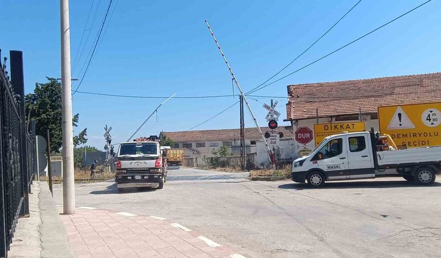 Hemzemin geçitteki arızaya müdahale yöntemi şaşırttı