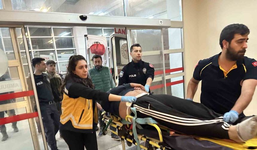İki otomobil çarpıştı: 1’i ağır 3 yaralı