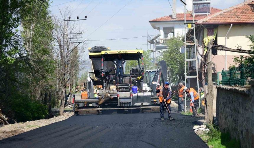 Kahramankazan’da sıcak asfalt çalışmaları sürüyor
