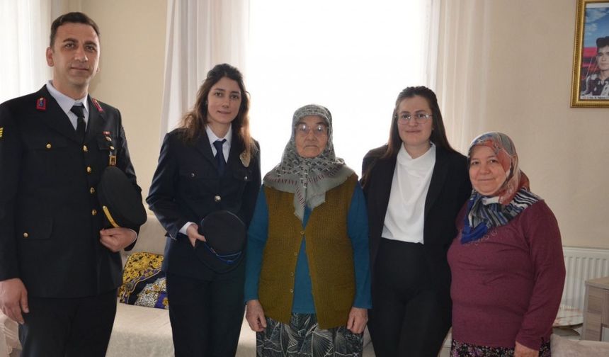 Kaymakam Özdemir’den şehit annelerine anlamlı ziyaret
