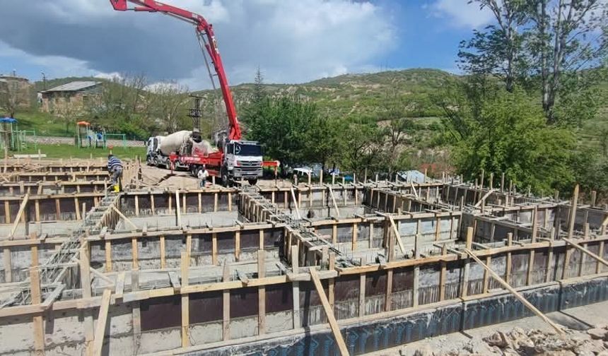 Mazgirt’te depreme dayanıksızlığı nedeni ile yıkılan okul yeniden yapılıyor