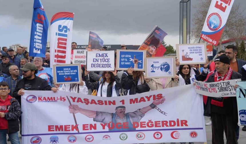 Niğde’de 1 Mayıs’ı halaylar çekerek kutladılar