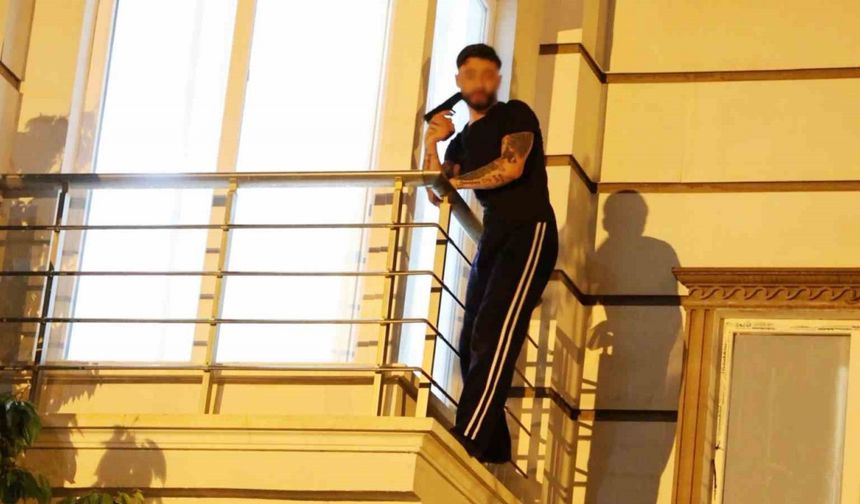 Oyuncak tabancayla polisi alarma geçirdi