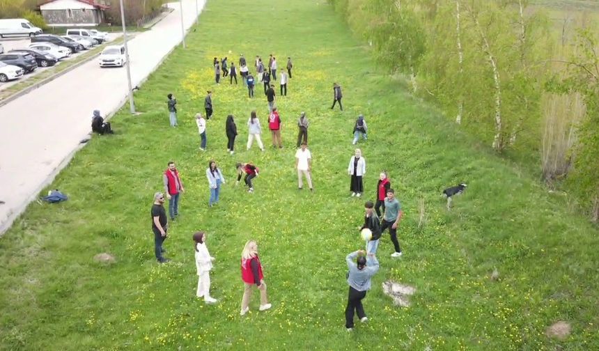 Polisten öğrencilere anlamlı 19 Mayıs etkinliği