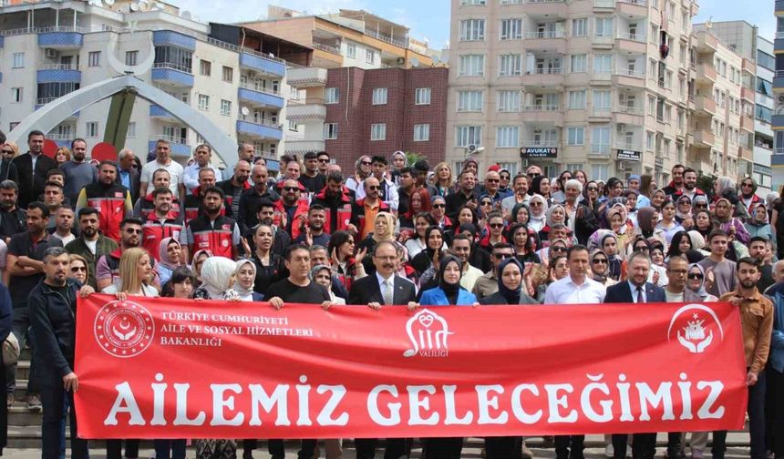 Siirt’te ‘Ailemiz Geleceğimiz’ yürüyüşü düzenlendi