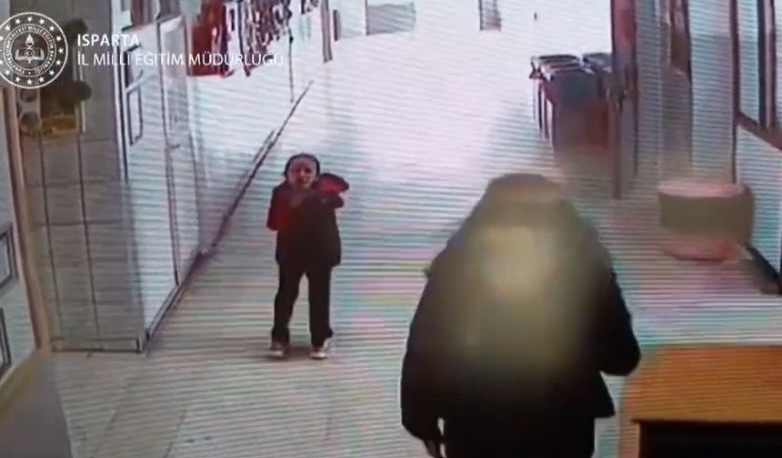 Sınıfta ölümle burun buruna gelen öğrenciye öğretmeni can oldu