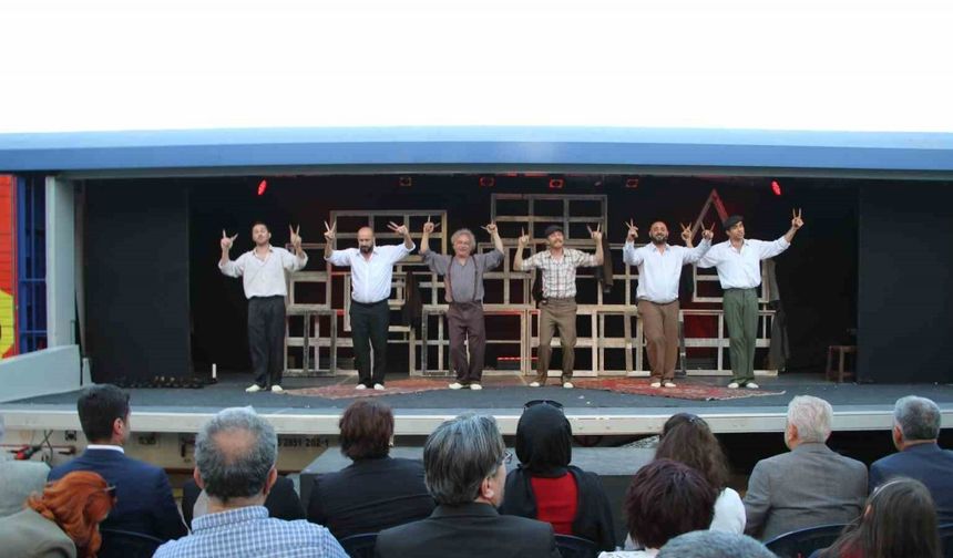 Vagon Sahne Uşak Tren Garı’nda perdelerini açtı