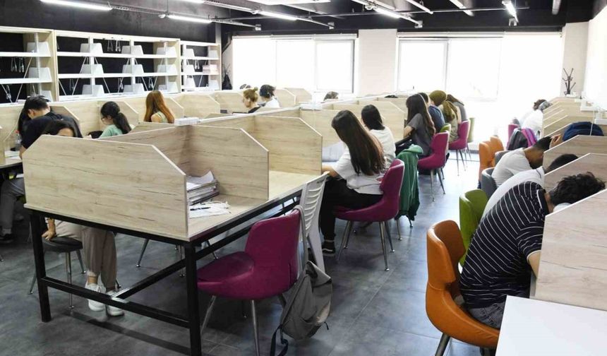 Yunusemre kütüphaneleri öğrencileri ağırlıyor