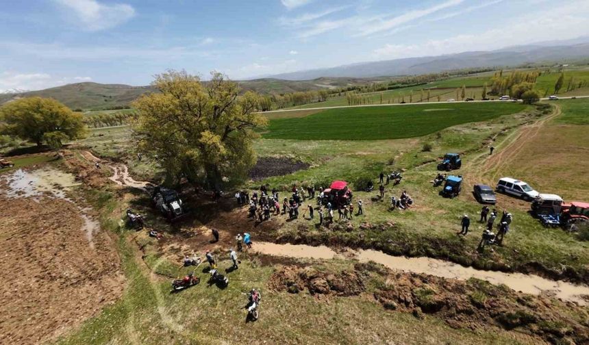 Yüzün üzerinde köylü tarım için bir araya geldi: 4 kilometre uzunluğundaki sulama kanalı imece usulüyle temizlendi