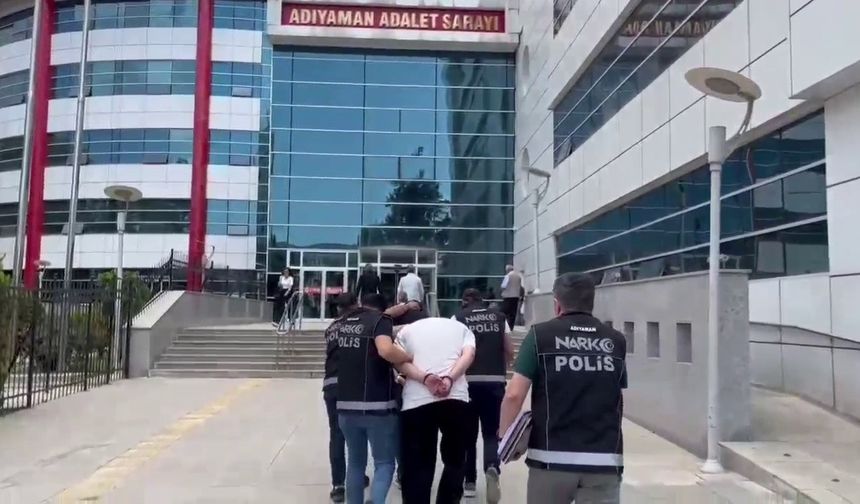 Zehir tacirleri polisten kaçamadı
