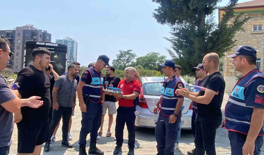 Erdemli'de Jandarmaya Sürpriz Kutlama