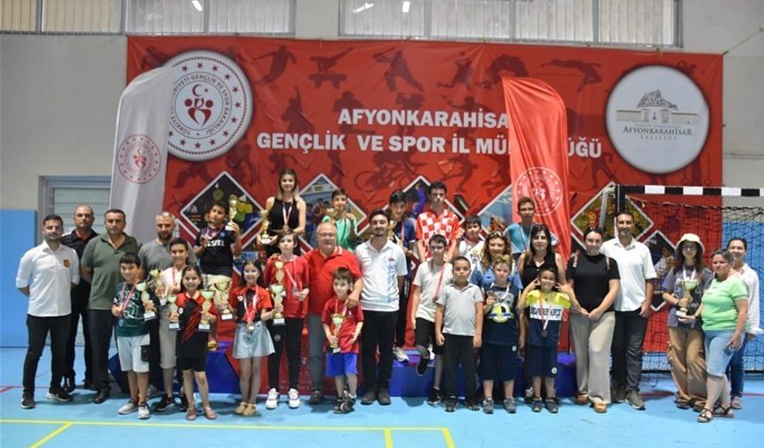 Afyonkarahisar’da 15 Temmuz Anısına Satranç ve Eskrim turnuvaları düzenlendi