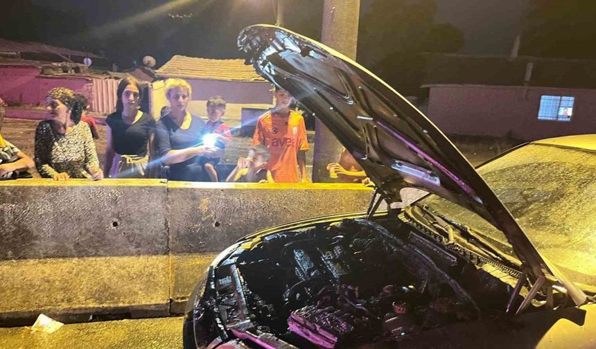 Aracı yanan sürücünün yardımına vatandaşlar koştu