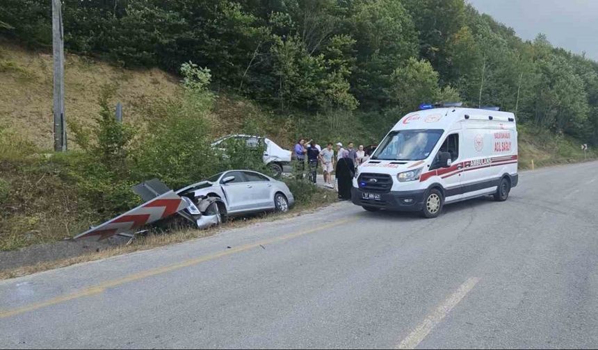 Kastamonu’da iki otomobil çarpıştı: 2 yaralı