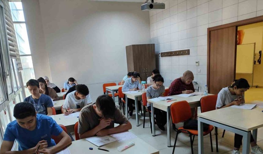 Üniversite hayali kuran gençlere Darıca Belediyesi’nden destek