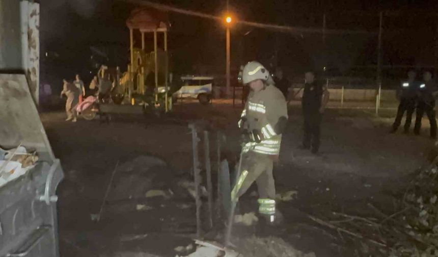 Anız yangını 20 bin nüfuslu mahallenin elektriğini kesti