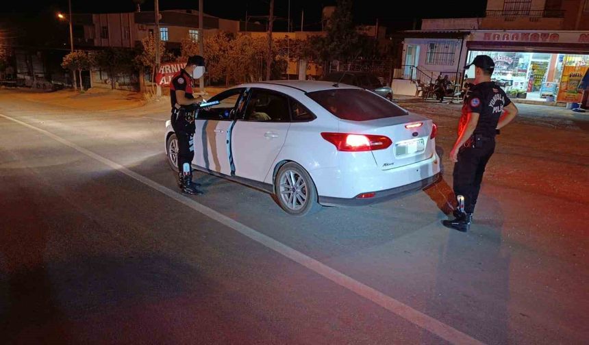 Aranan 2 şahıs yakalandı, 18 araç ile 9 motosiklet trafikten men edildi