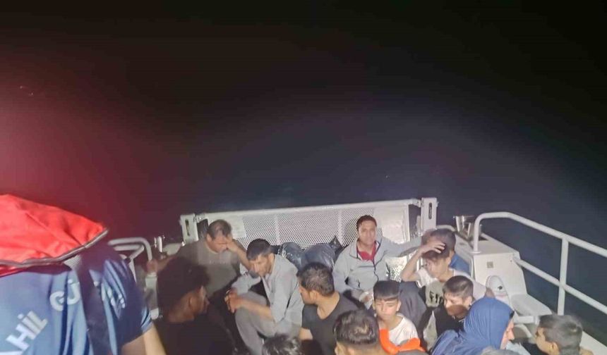 Ayvacık açıklarında 18’i çocuk 32 düzensiz göçmen yakalandı
