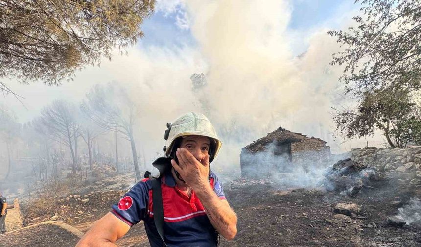Bergama’da orman yangını: Alevler evlere sıçradı