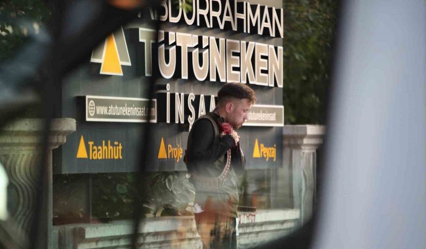 Bıçağı boğazına dayadı, polis ekipleri müdahale etti