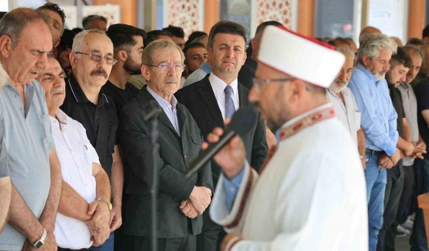 Eski bakan Abdüllatif Şener’in acı günü