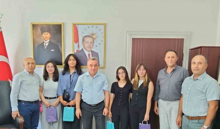 Kaymakam Öztürk, başarılı öğrencileri ağırladı