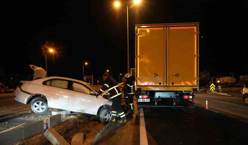 Kırıkkale’de kargo kamyonu ile otomobil çarpıştı