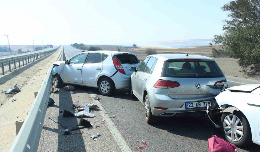 Kırklareli’nde çıkan yangında yoğun duman kazaya sebep oldu: 6 yaralı