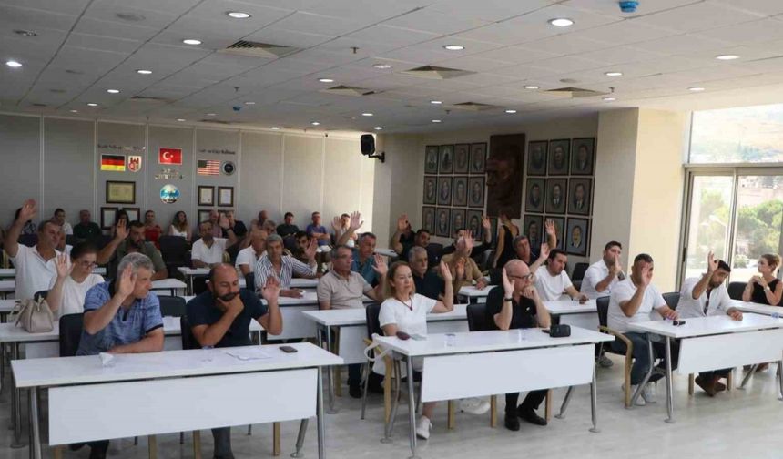 Söke Belediye Meclisi’nde CHP’den 5 kişi istifa etti